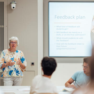 Photo of Dr Rachel Forsyth facilitating her workshop